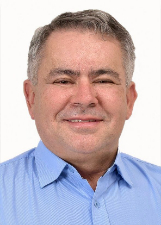 Retrato de CÉSAR FREITAS